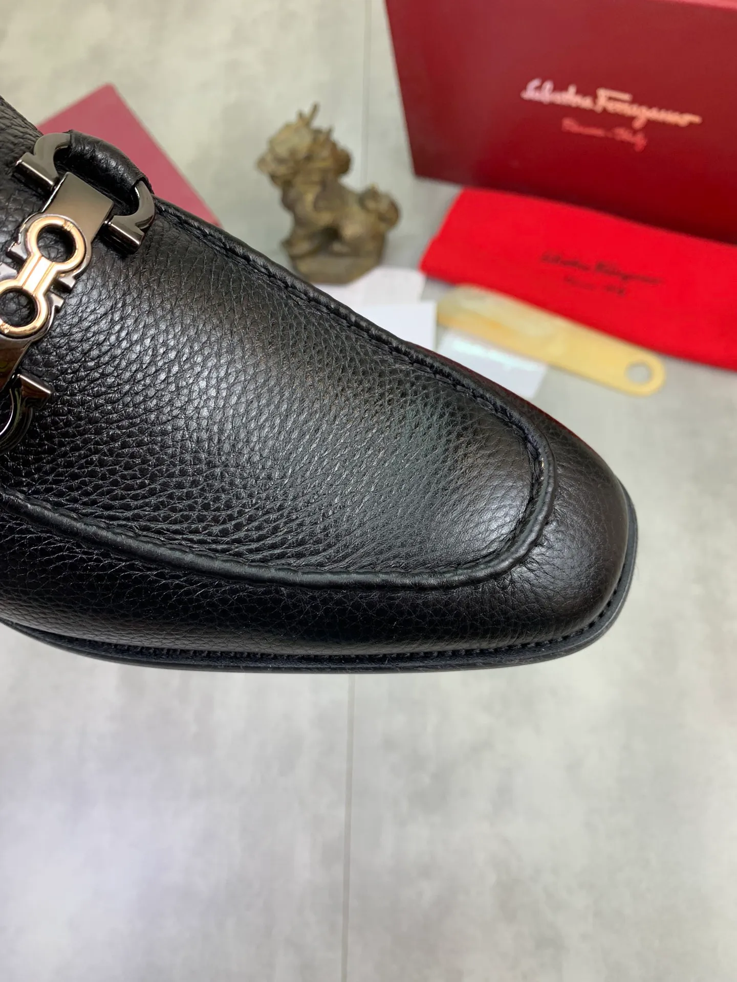 Men's Men's Shoes 💰P460💰[New Style] Water-dyed Niuli 🆘[Salvatore Ferragamo] Ferragamo's latest casual business leather shoes for men! Available at counters simultaneously! The fabric is made of specially imported original pebbled calfskin, and the lining is made of imported water-dyed cowhide. It is absolutely luxurious and leads the fashion trend. Matching code: 38-47 black and brown optional